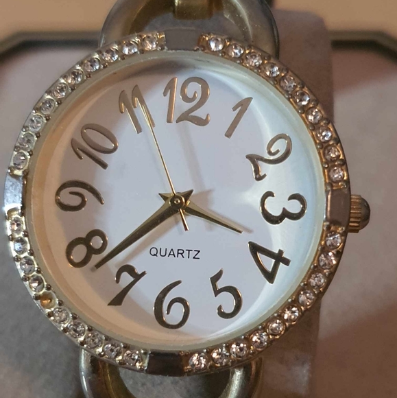 🦋10/$20🦋 Silver/Rhinestone Women's Cuff Watch - Picture 1 of 4